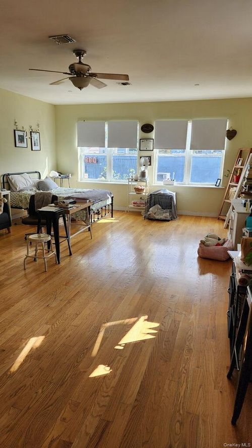 292 Main St, Huntington, NY, 11743-6948 | Card Image