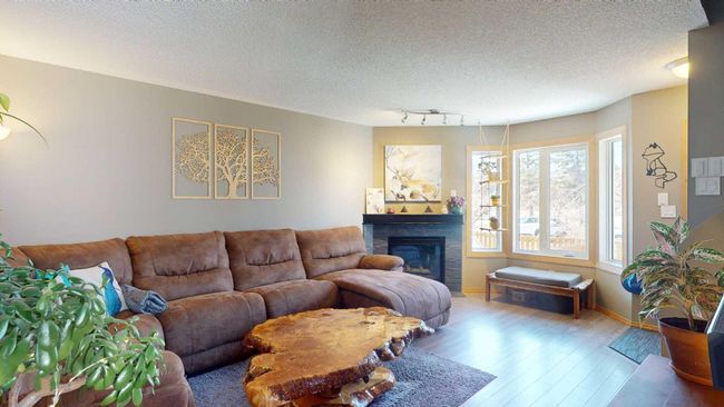 2 - 6408 Bowwood Drive Nw, Home with 2 bedrooms, 1 bathrooms and 1 parking in Calgary AB | Image 6