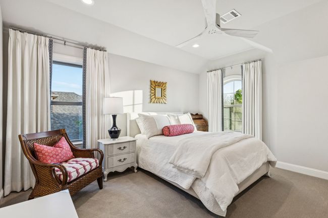 Additional upstairs bedroom with giant closet | Image 33