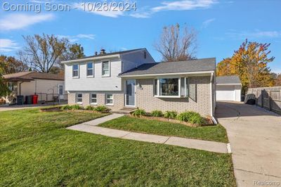 48277 Jefferson Avenue, Home with 2 bedrooms, 1 bathrooms and null parking in Chesterfield Twp MI | Image 3