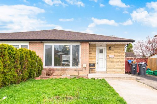 42 Flamingo Cres, Brampton, ON, L6T2G5 | Card Image
