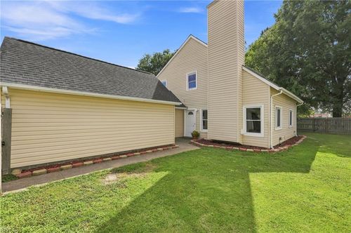 1517 Newport Cir, Virginia Beach, VA, 23453-1649 | Card Image