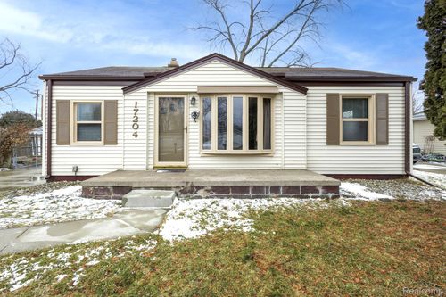 17204 Park Ln, Fraser, MI, 48026-3824 | Card Image