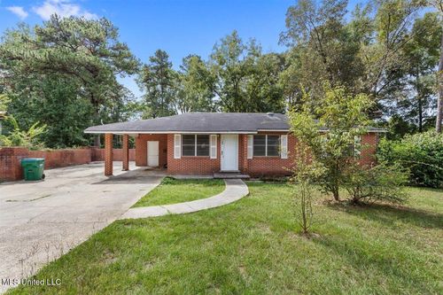 1104 Fairview Dr, Waynesboro, MS, 39367-2110 | Card Image