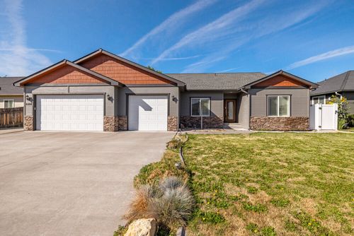 6404 Ventura Dr, Klamath Falls, OR, 97603-7749 | Card Image
