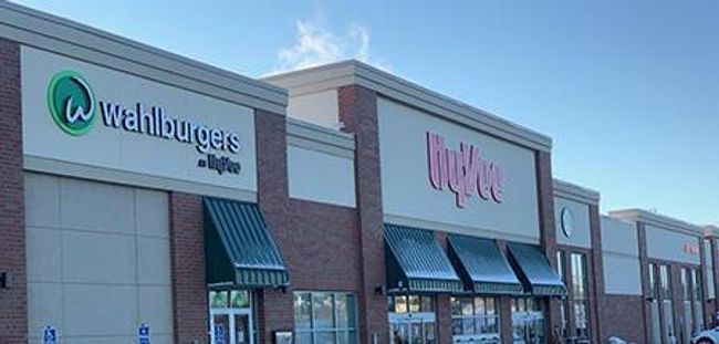 Just minutes to HyVee from your doorstep! | Image 37