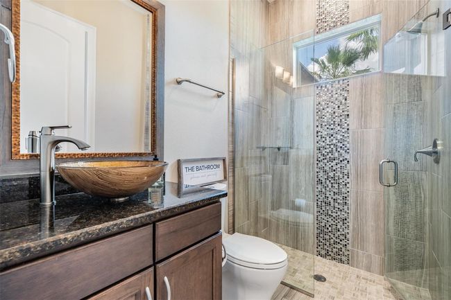 Spacious family room w/speakers and wall sconces | Image 14