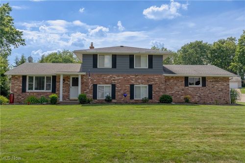 7255 Starcliff Ave Nw, North Canton, OH, 44720-7811 | Card Image