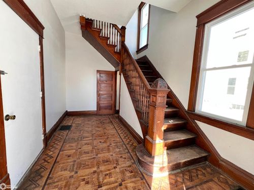 412 S 2nd Ave E, Newton, IA, 50208-3773 | Card Image