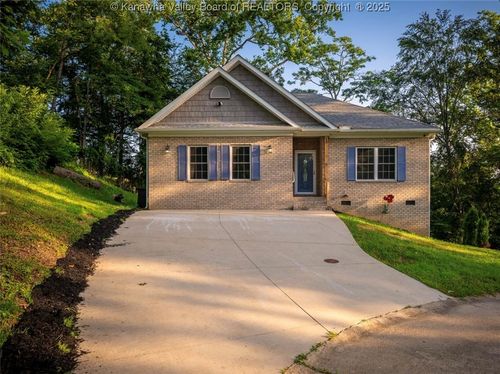 6 Squires Dr, Saint Albans, WV, 25177-3990 | Card Image