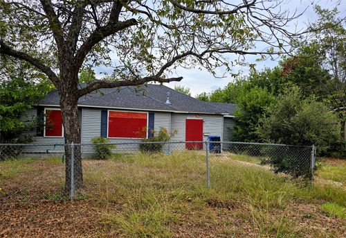 914 Porter St, Taylor, TX, 76574-3238 | Card Image