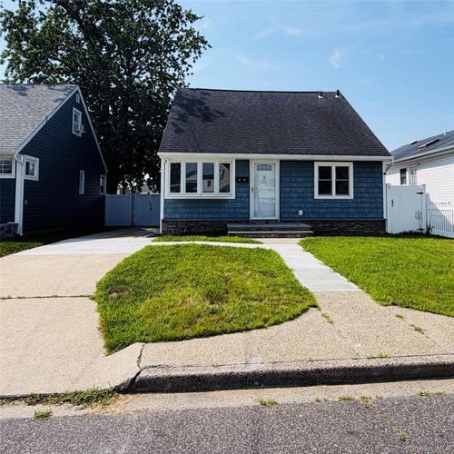 51 E Hollywood Avenue, Babylon, NY, 11757 | Card Image
