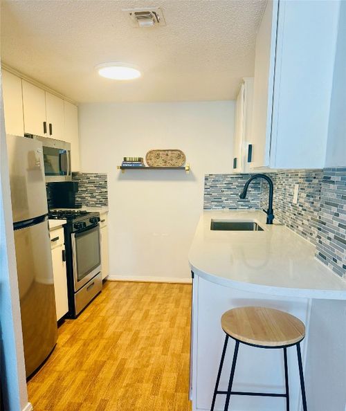 a305-1800 Lavaca St, Austin, TX, 78701-1336 | Card Image