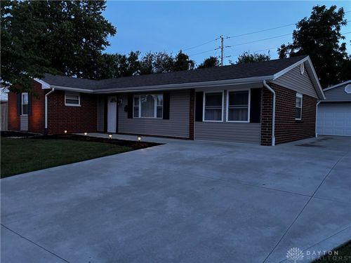 1737 Arapaho Dr, Xenia, OH, 45385-4255 | Card Image