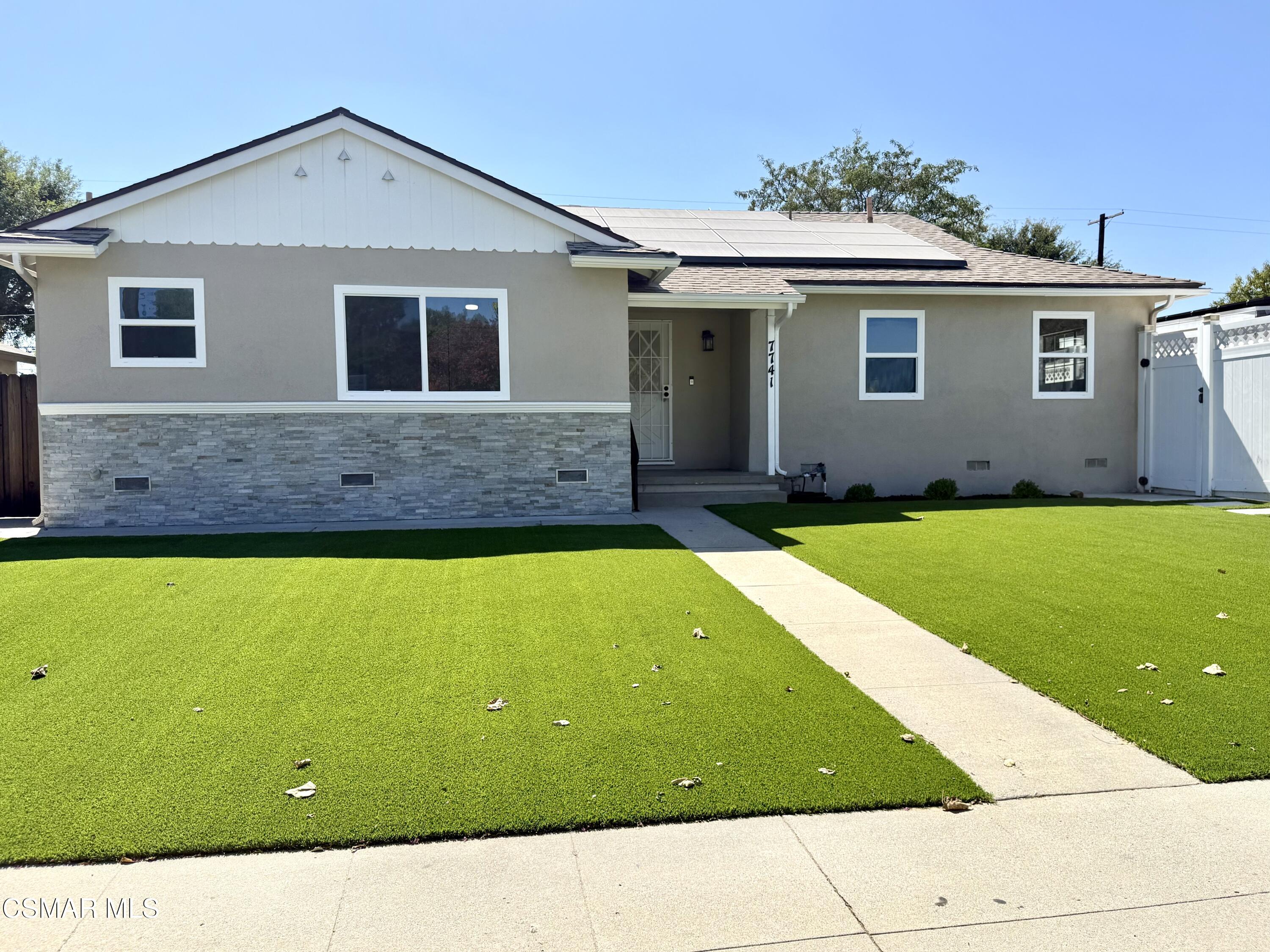 Residential Lease in Canoga Park
