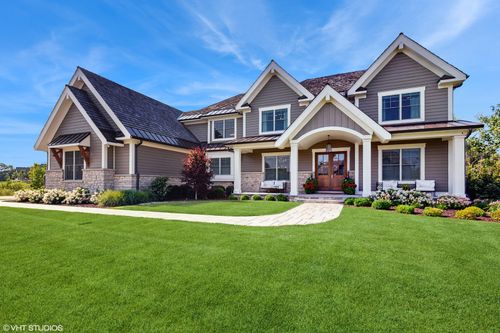 305 Briarwood Ln, Lincolnshire, IL, 60069-2513 | Card Image