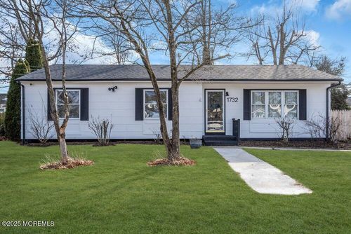 1732 5th Ave, Toms River, NJ, 08757-2915 | Card Image