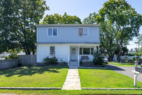 30 45th St, Copiague, NY, 11726-1011 | Card Image