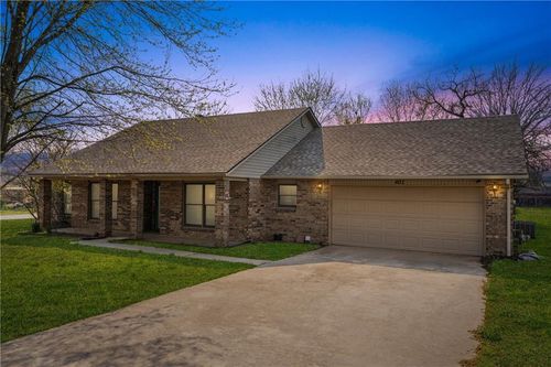 401 N East St, Caney, KS, 67333-2805 | Card Image