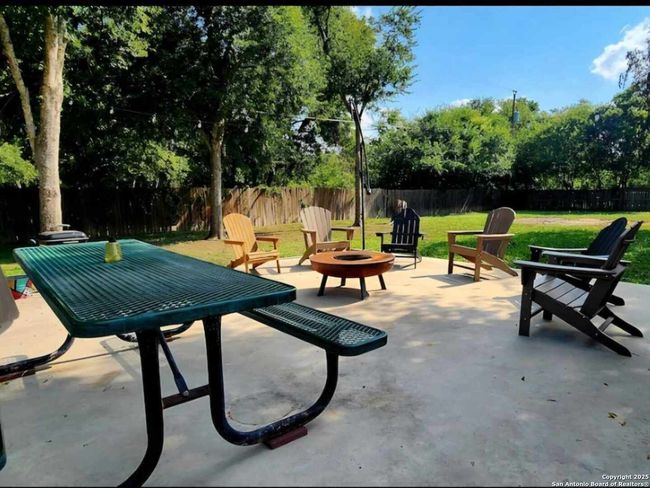 207 Woodlake Dr, House other with 4 bedrooms, 2 bathrooms and null parking in McQueeney TX | Image 22