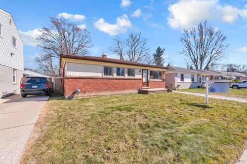1645 Regene St, Westland, MI, 48186-9727 | Card Image