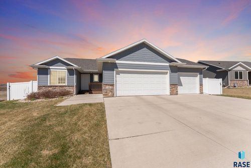 111 S Tumble Creek Ave, Sioux Falls, SD, 57110-6786 | Card Image