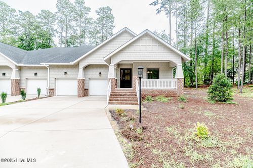 81 Lamplighter Village Dr, Pinehurst, NC, 28374-6899 | Card Image