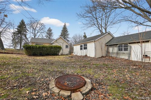 13343 N Fenton Rd, Fenton, MI, 48430-1115 | Card Image