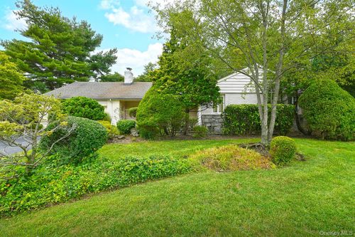 8 South Dr, Roslyn, NY, 11576-2027 | Card Image