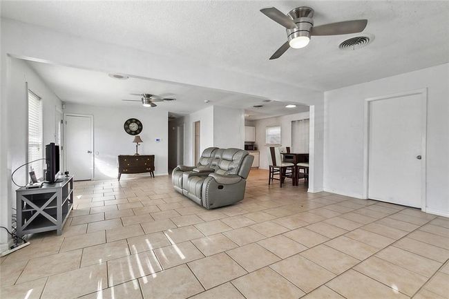 1005 35 Th St, House other with 3 bedrooms, 2 bathrooms and null parking in Gretna LA | Image 4