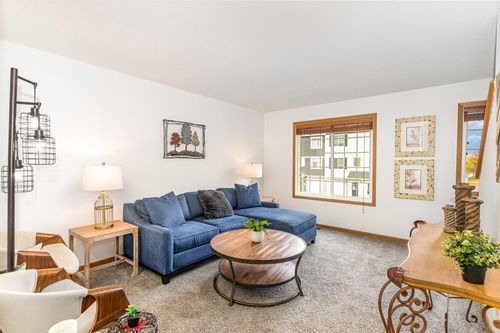 45-15537 Foghorn Ln, Apple Valley, MN, 55124-6023 | Card Image