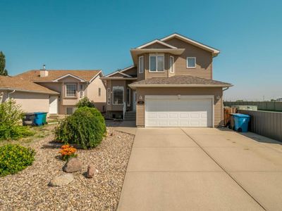 35 Fairmont Gate S, House detached with 4 bedrooms, 3 bathrooms and 4 parking in Lethbridge AB | Image 1