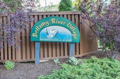 18 Deborah Ln, Dover, NH, 03820-9128 | Card Image