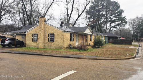 100 Wood St, Batesville, MS, 38606-1825 | Card Image