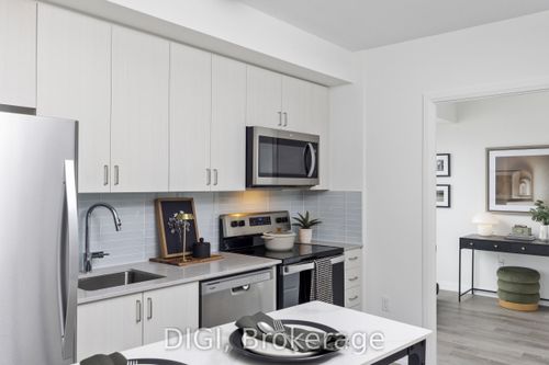 4303-325 Yorkland Blvd, North York, ON, M2J0H8 | Card Image