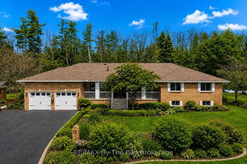 15 Deanna Dr, Wasaga Beach, ON, L9Z1J5 | Card Image