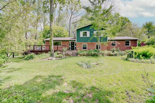 805 Eaglewood Dr, Zionsville, IN, 46077-9043 | Card Image