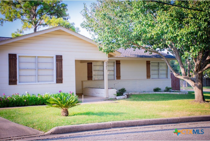 Page St, Hallettsville, TX 77964