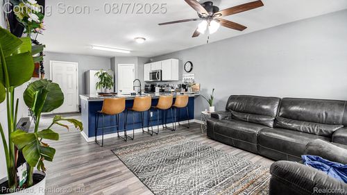 8779 E Park Ridge Cir, Newport, MI, 48166-9290 | Card Image