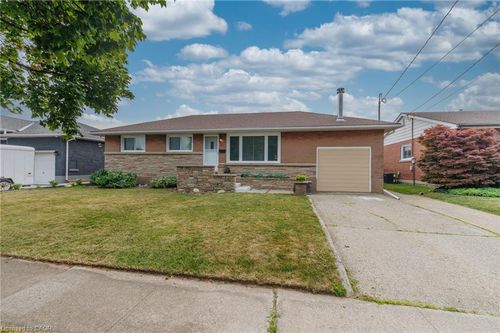 77 Balmoral Ave, Welland, ON, L3B1S5 | Card Image