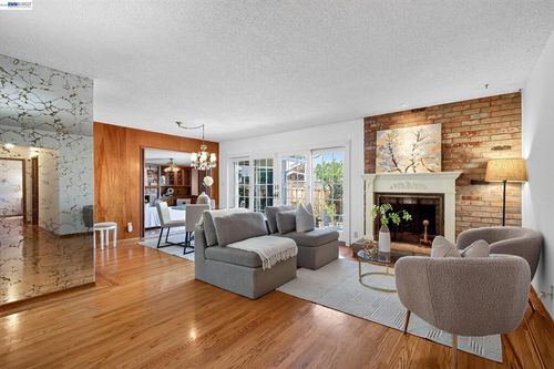 30696 Brae Burn Ave, Hayward, CA, 94544-7351 | Card Image