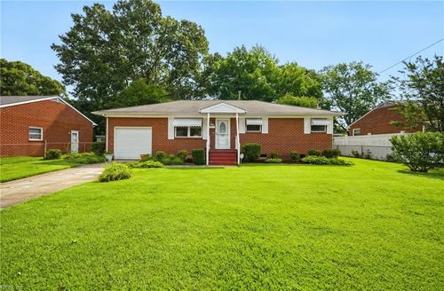 220 Manchester Dr, Hampton, VA, 23666-3849 | Card Image