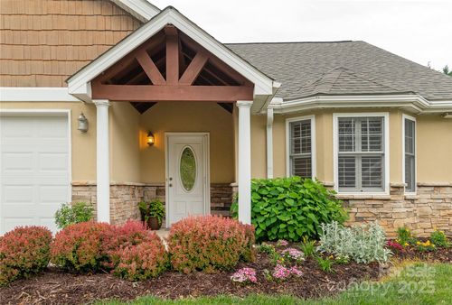 62 Denali Ln, Waynesville, NC, 28786-5947 | Card Image