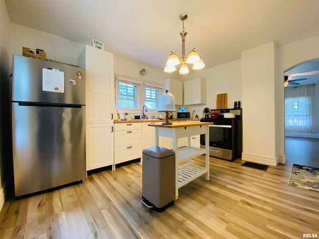 245 W Mcclernand Ave, House other with 5 bedrooms, 2 bathrooms and null parking in Shawneetown IL | Image 11