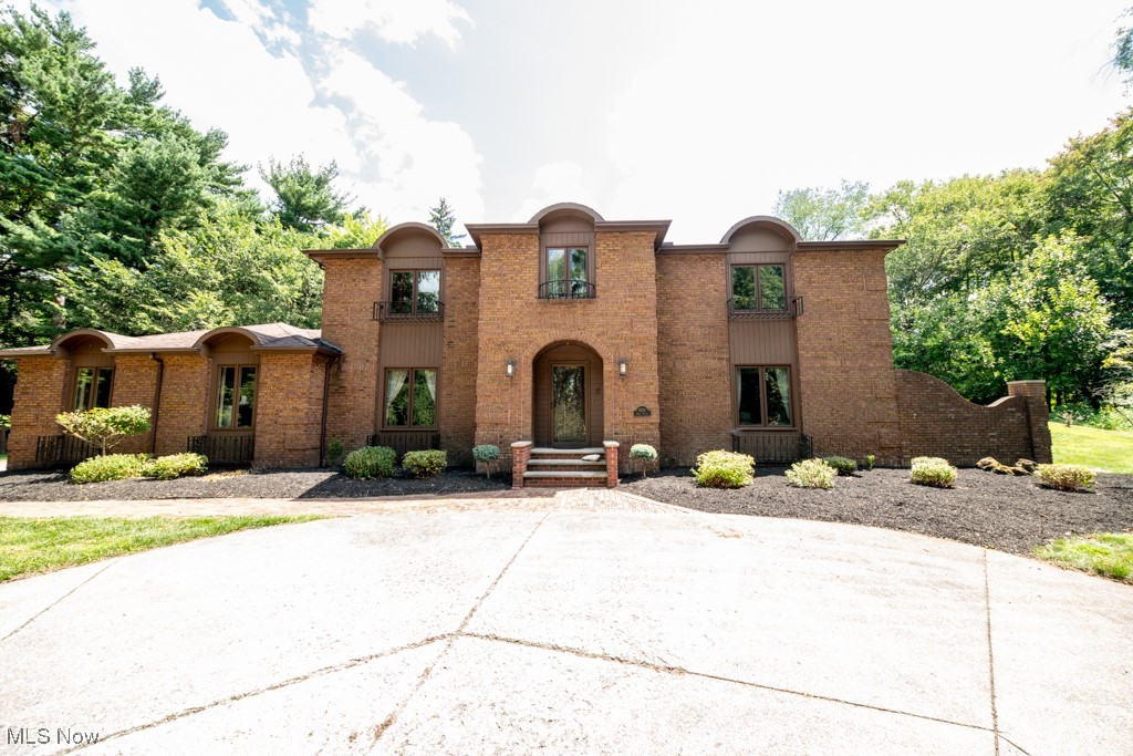 Knoll St, North Canton, OH 44709