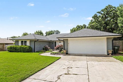 1316 Mockingbird Ln, Edmond, OK, 73034-5786 | Card Image