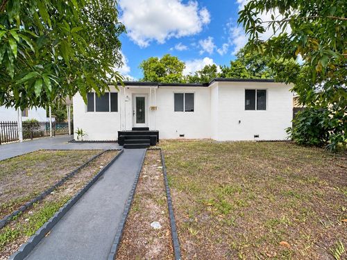 921 Ne 154th St, North Miami Beach, FL, 33162-5815 | Card Image