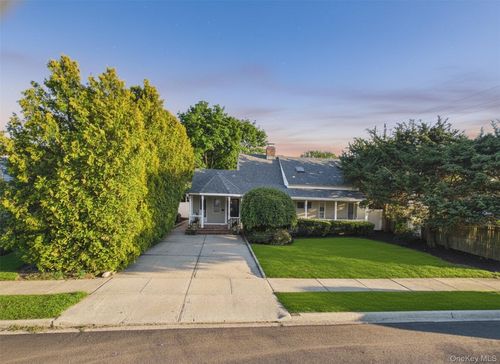 6 Snowbird Ln, Levittown, NY, 11756-3206 | Card Image