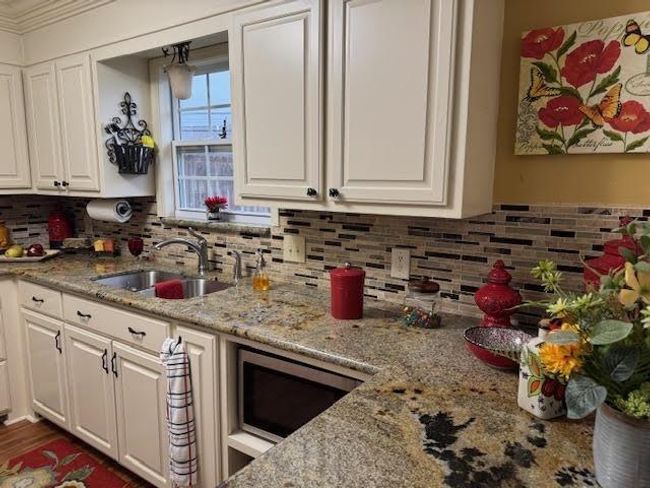 245 E Clover St, House other with 3 bedrooms, 2 bathrooms and 2 parking in Bridge City TX | Image 4