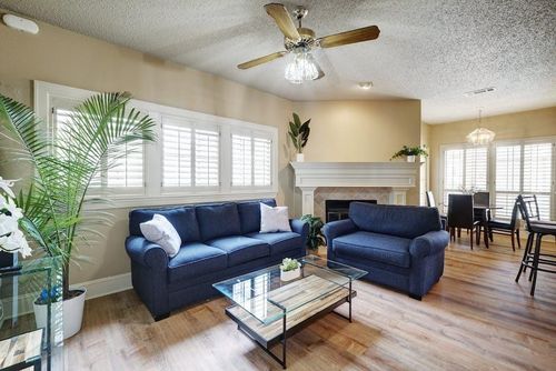 apt-204-3001 Cedar St, Austin, TX, 78705-2945 | Card Image